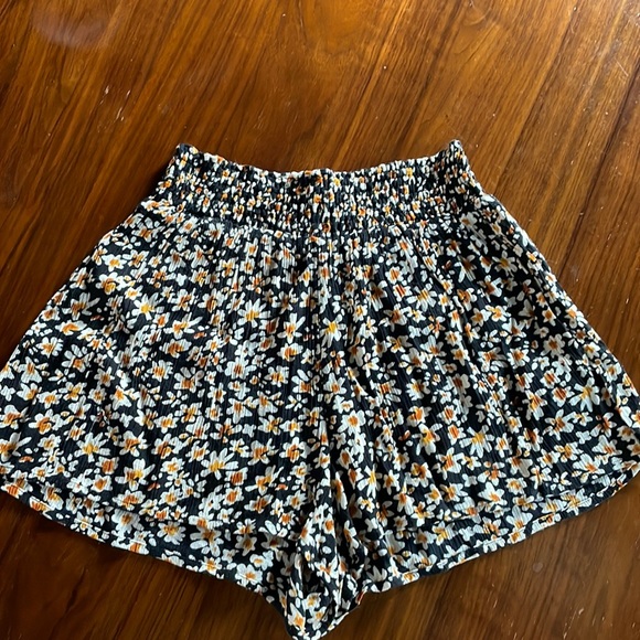 Floral Shorts, Urban Outfitters - Picture 4 of 8